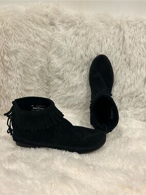 Minnetonka Moccasin Black Suede Fringe Bootie 🌺 women’s US 7.5